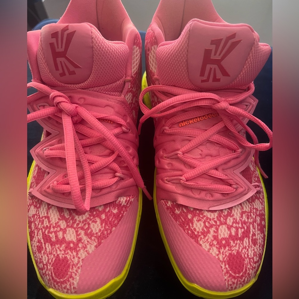 Kyrie 5 x SpongeBob SquarePants “Patrick”. Men’s 8/ Women’s 10